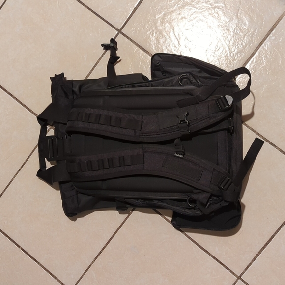 WANDRD original PRVKE 21L roll-top camera bag backpack commuter - Picture 3 of 3